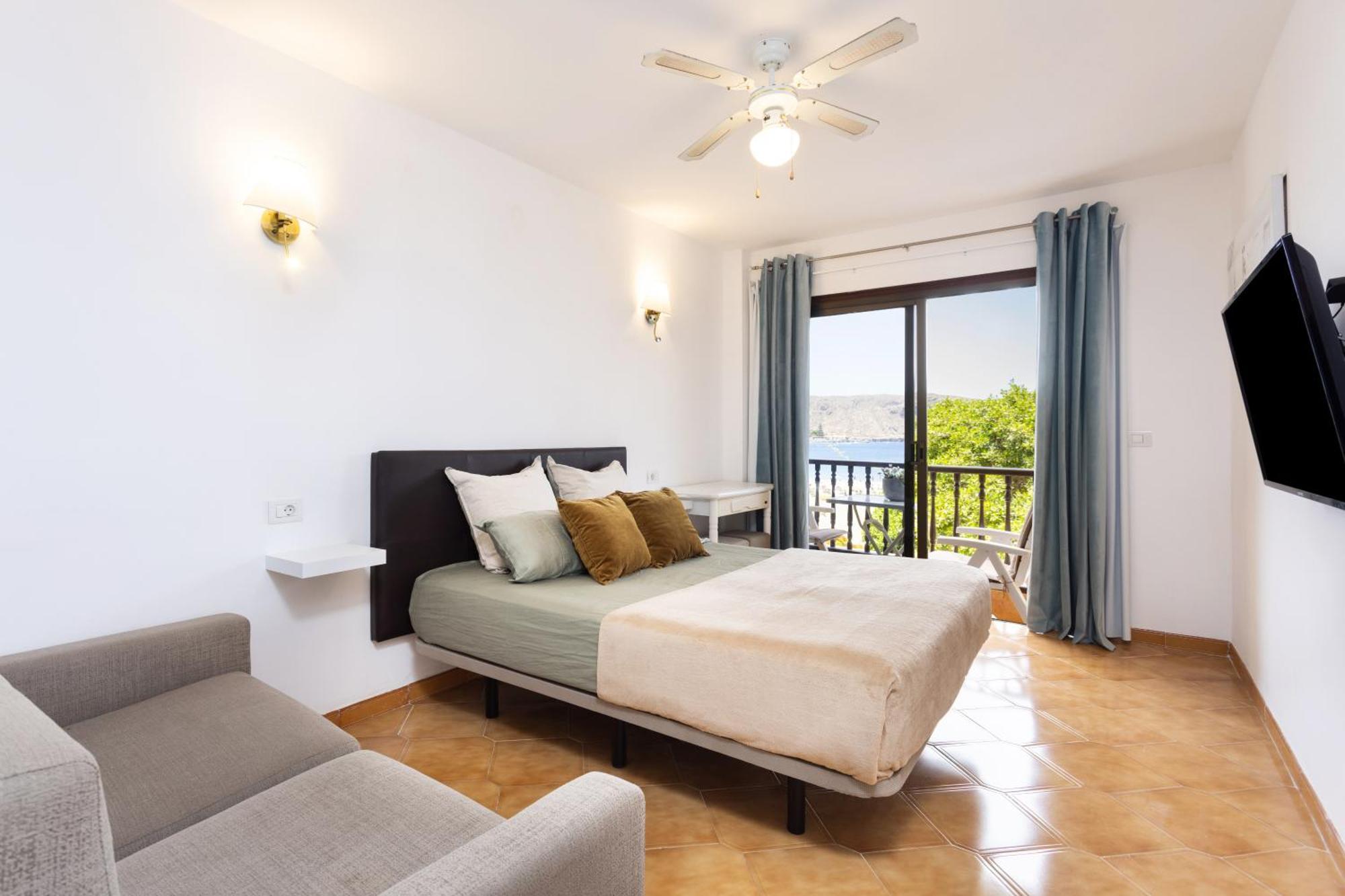 Classbnb - Seafront Studio With Beach View In The Center Of Los Cristianos Лос Кристианос Экстерьер фото